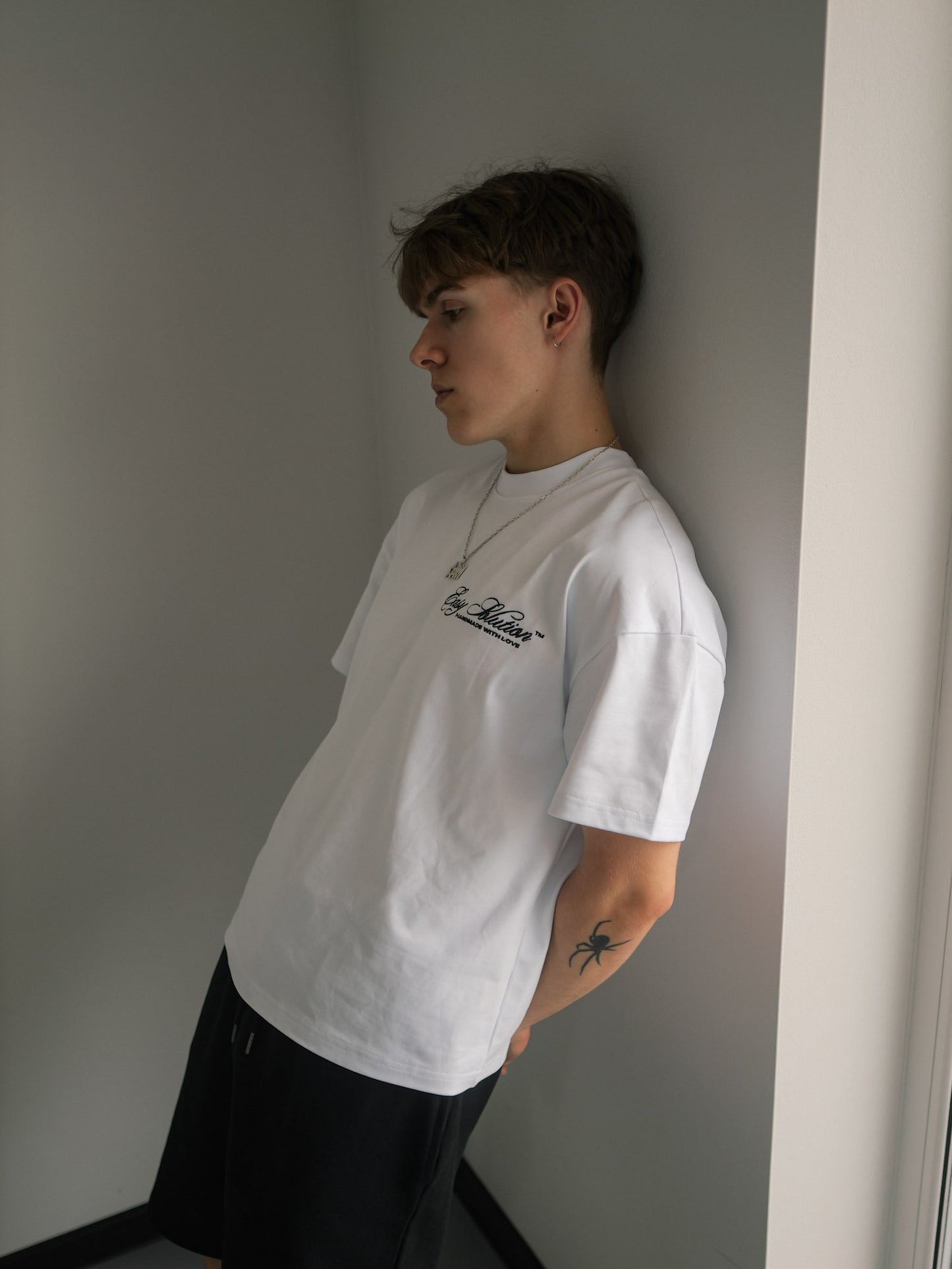 HEAVYWEIGHT WHITE T-SHIRT