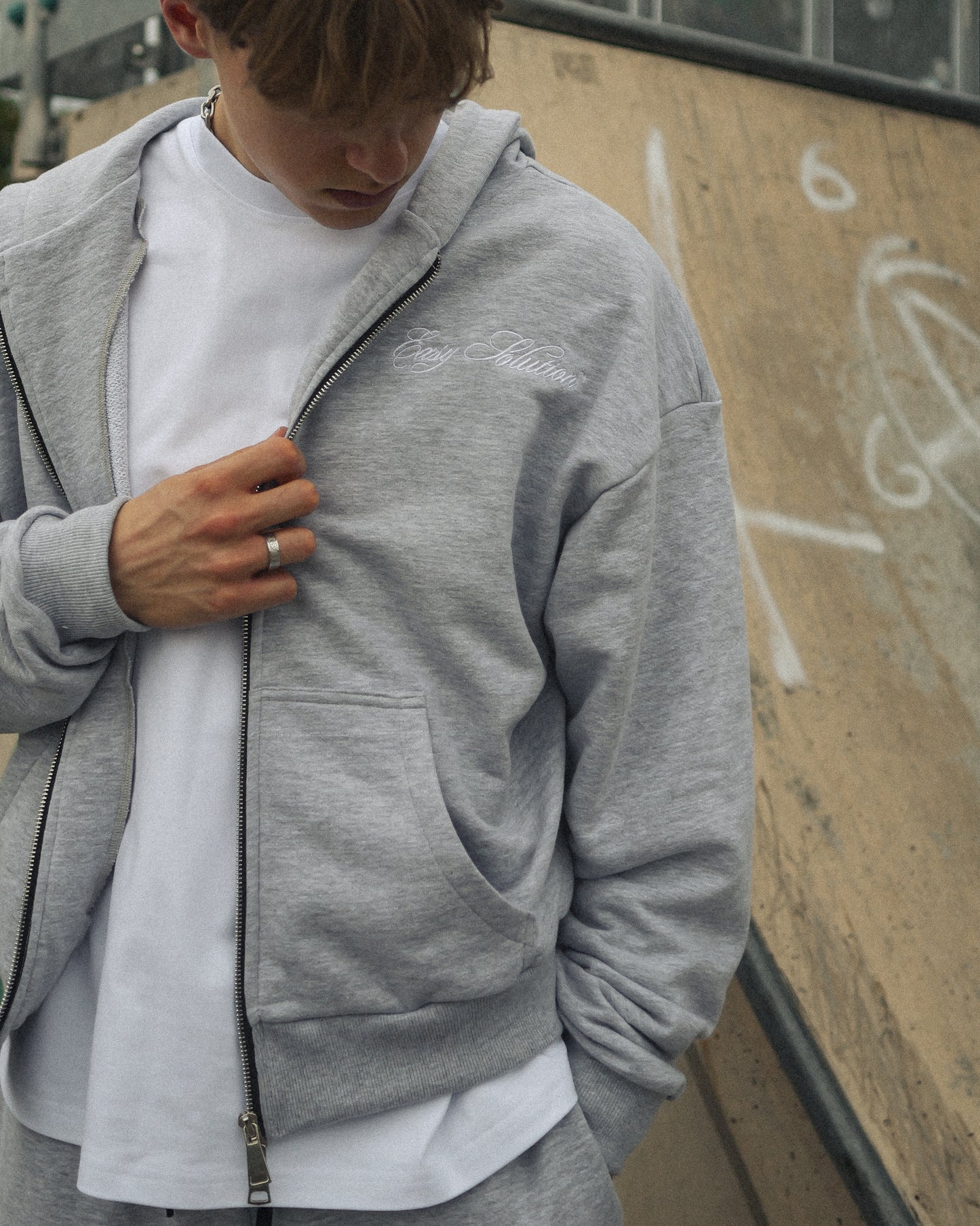 BASIC GREY ZIPPED HOODIE