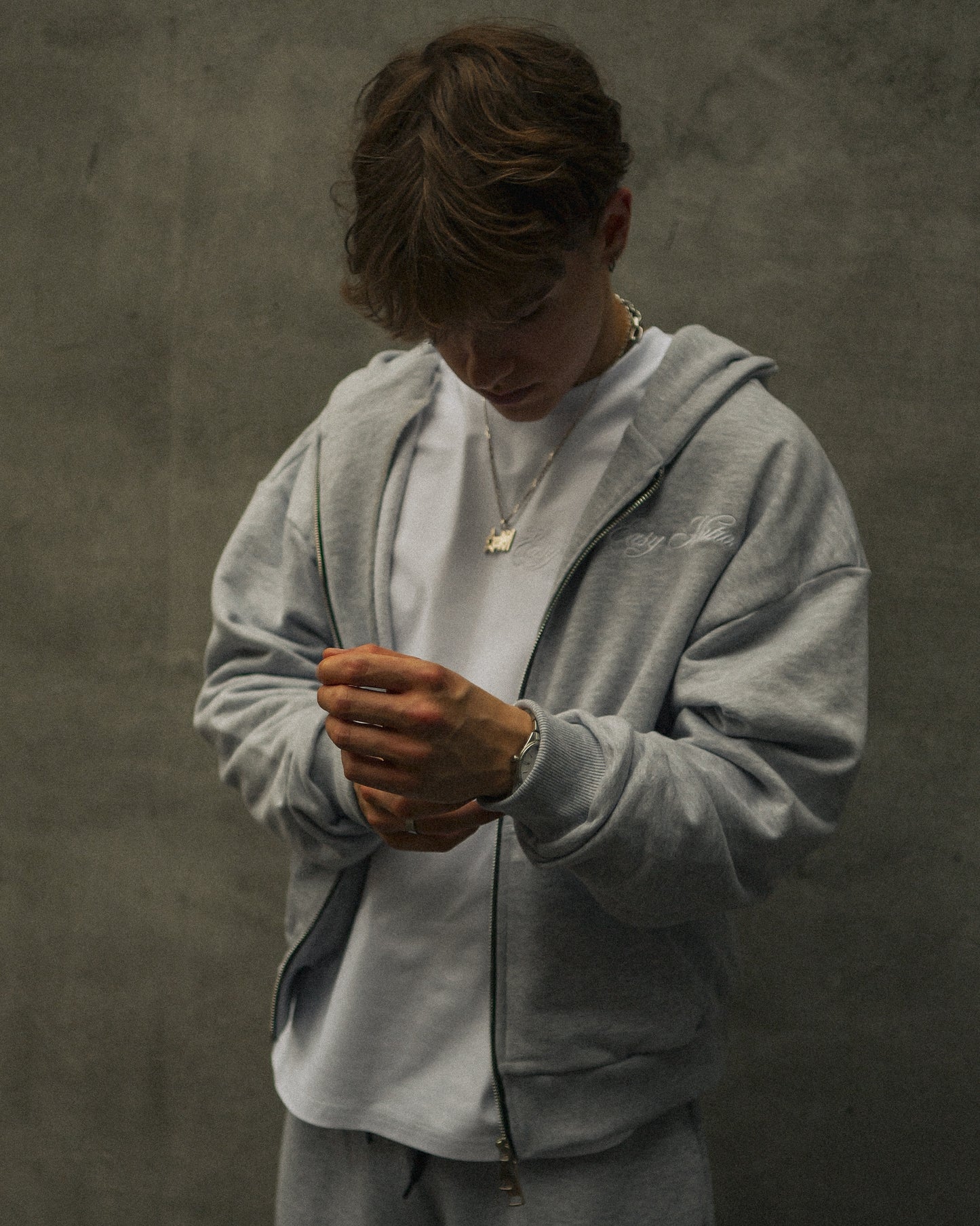 BASIC GREY ZIPPED HOODIE